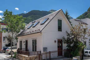 Diamondtooth Cottage by AvantStay Cottage in Historic Telluride w Ski Access Permit :16096 Telluride